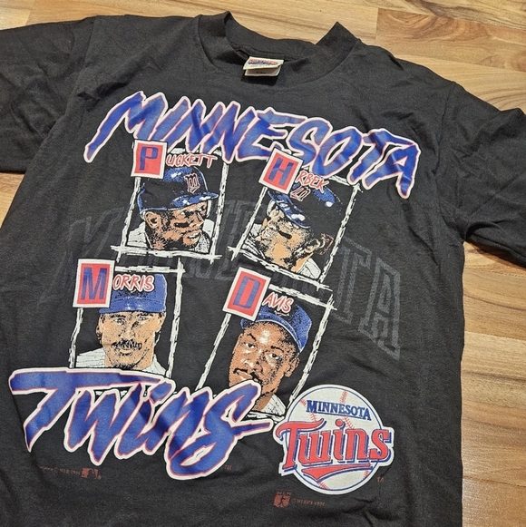 nutmeg mills Other - Vintage 1991 Minnesota Twins Nutmeg Mills T-Shirt M NWT Puckett Hrbek Davis USA